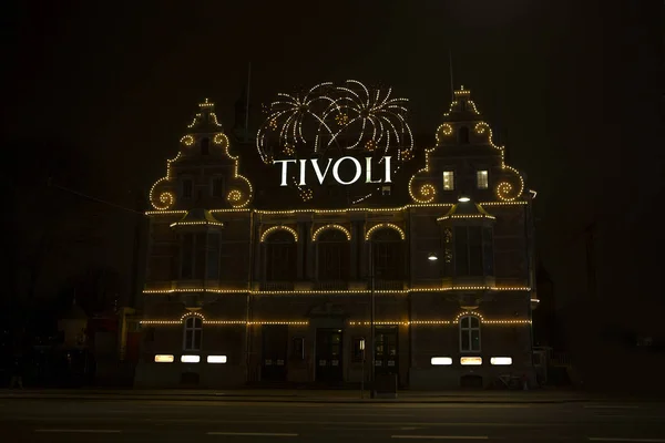 Entrada del parque de ocio Tivoli por la noche, Copenhague, Denmar —  Fotos de Stock