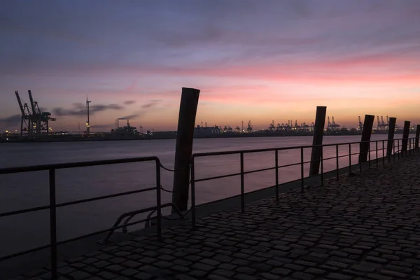 Containerhafen in Hamburg bei Nacht — Stockfoto