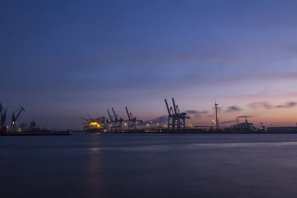 Containerhafen in Hamburg bei Nacht — Stockfoto