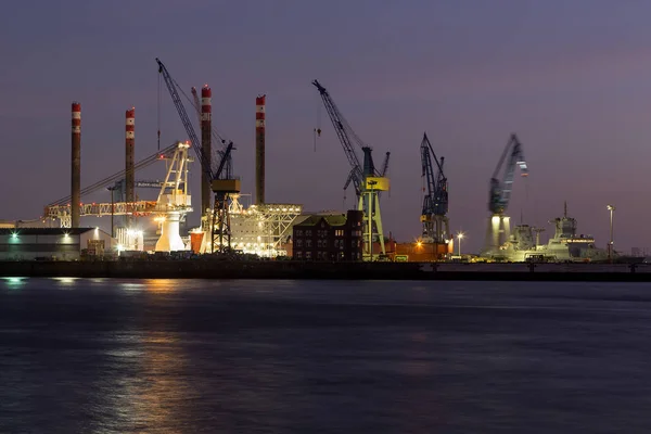 Containerhafen in Hamburg bei Nacht — Stockfoto