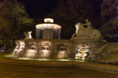 Wittelbacher çeşme Lenbachplatz Münih'te Tarih