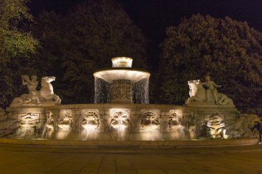 Wittelbacher çeşme Lenbachplatz Münih'te Tarih