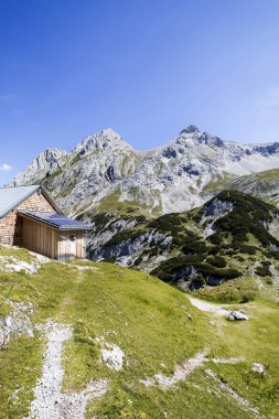 Drachensee Dağ Gölü'ndeki Kulübe, Avusturya dağları, Avusturya