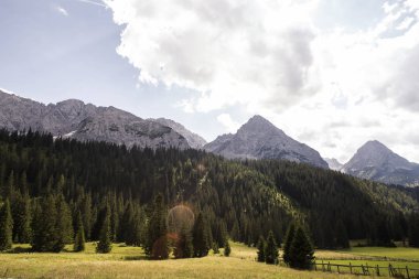Tirol, Avusturya'daki sıra dağların panoraması