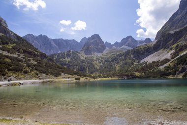 Tirol'deki Seebensee dağ gölüpanoraması, Avusturya
