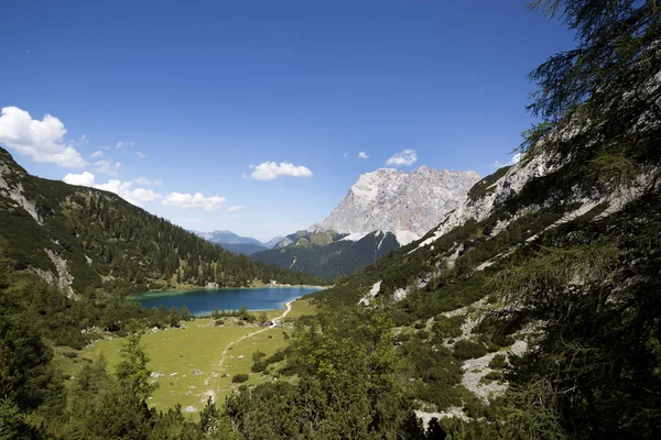 Vista superior del lago de montaña Seebensee, Alpes austríacos — Foto de Stock