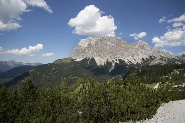 チロル、オーストリアのツグスピッツェ山脈のパノラマ — ストック写真