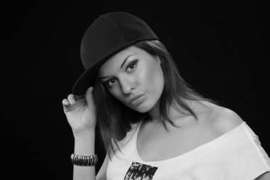 bir kara delik poz genç ciddi kız