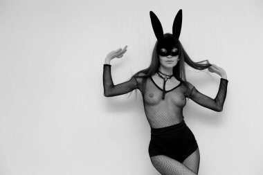 maske genç seksi çıplak kız