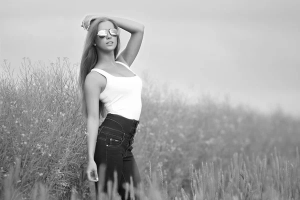 Portrait Young Fashionable Girl Glasses Field — Stock Photo, Image