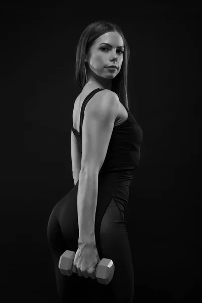 在运动服与哑铃锻炼健身女人 — 图库照片