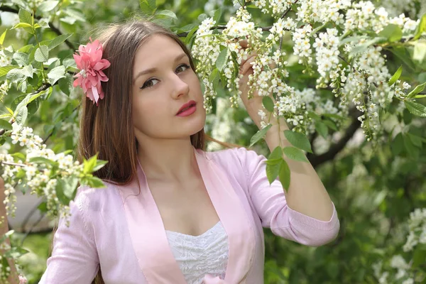 Retrato Primavera Uma Menina Bonita Jovem — Fotografia de Stock