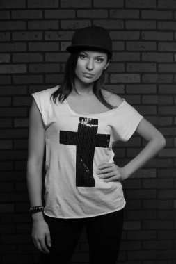 bir kara delik poz genç ciddi kız