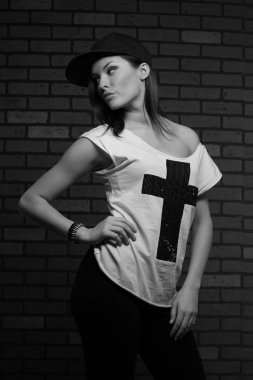 bir kara delik poz genç ciddi kız