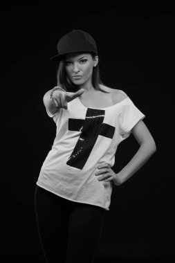 bir kara delik poz genç ciddi kız