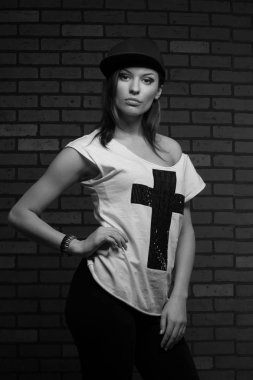 bir kara delik poz genç ciddi kız