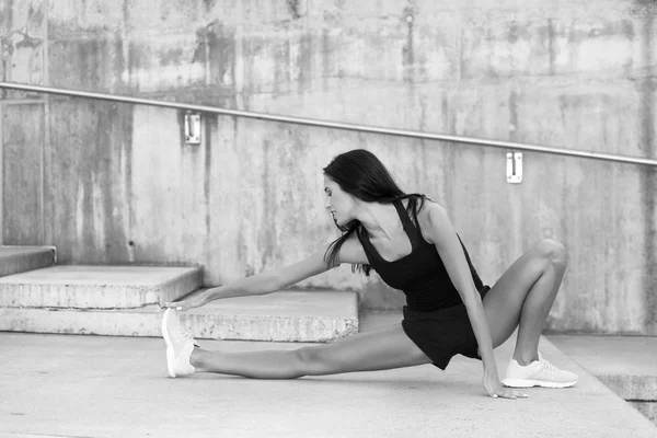 Young Attractive Female Fitness Woman Performing Twine — Stock Photo, Image