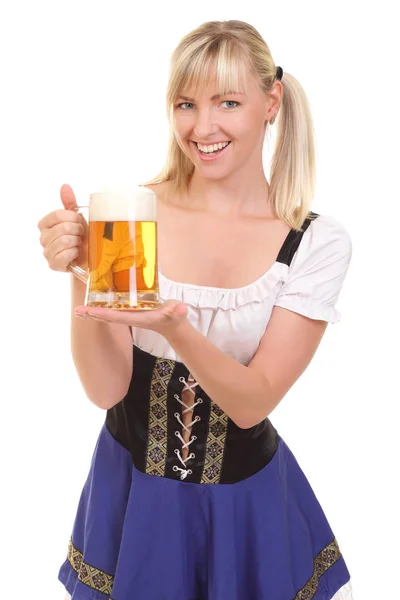 年轻性感的女人穿的连衣裙与啤酒杯 — 图库照片