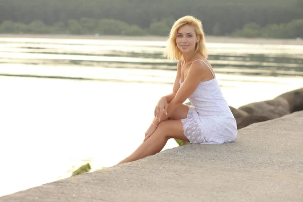 Young Slender Woman Sea White Dress — Stock Photo, Image