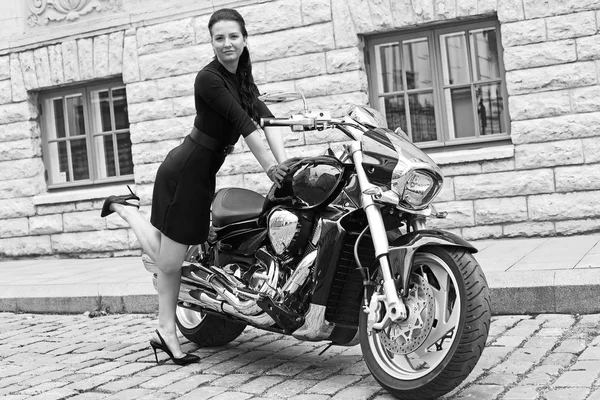 Молодая Девушка Мощном Мотоцикле — стоковое фото