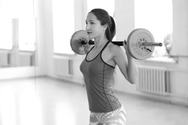 Jeune Femme Attrayante Faisant Exercice Dans Salle Gym — Photo
