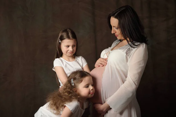 Mãe Muitas Crianças Está Esperando Por Novo Bebê — Fotografia de Stock