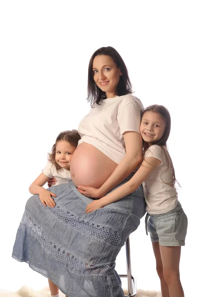 Madre Muchos Niños Está Esperando Nuevo Bebé — Foto de Stock