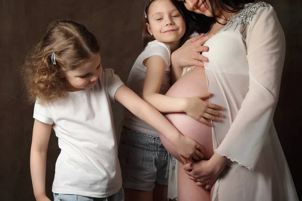 Mãe Muitas Crianças Está Esperando Por Novo Bebê — Fotografia de Stock