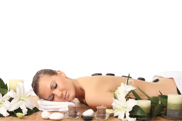 Kvinna Liggande Ner Avkopplande Massagesäng Ett Spa — Stockfoto