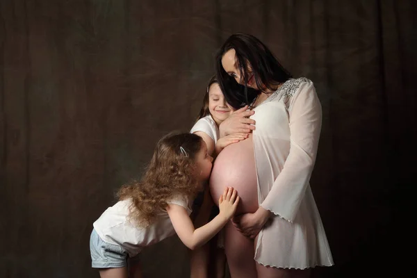Mãe Muitas Crianças Está Esperando Por Novo Bebê — Fotografia de Stock