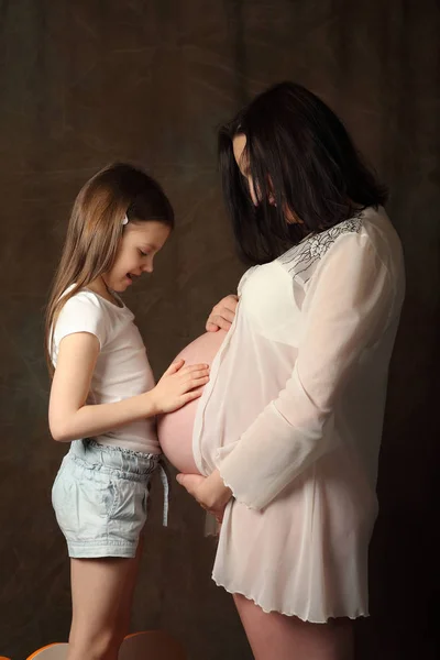 Moeder Van Vele Kinderen Wachten Een Nieuwe Baby — Stockfoto