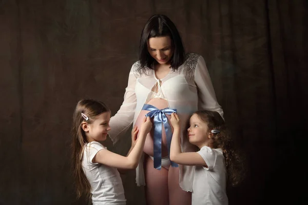 Mãe Muitas Crianças Está Esperando Por Novo Bebê — Fotografia de Stock