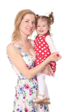 Anne ve kızı beyaz bir arka planda
