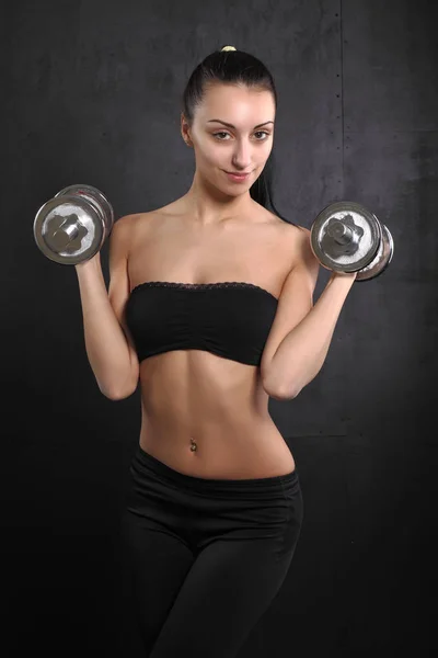 Sexy Chica Fitness Con Mancuernas Sobre Fondo Negro —  Fotos de Stock