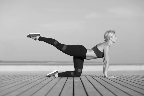 Mulher Bonita Fazendo Exercício Conceito Vida Saudável — Fotografia de Stock