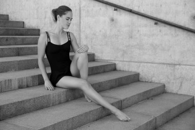 Genç atletik kız iyi esneklik ve germe ile