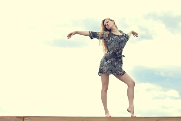 Jovem Bela Menina Sexy Vestido Verão — Fotografia de Stock