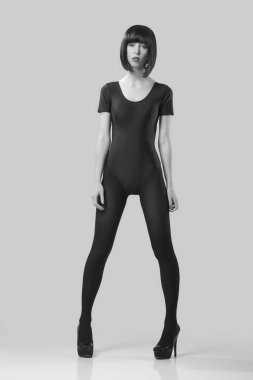 Genç şık moda modeli ile ince bir vücut