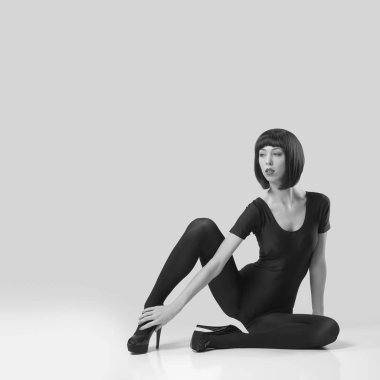 Genç şık moda modeli ile ince bir vücut