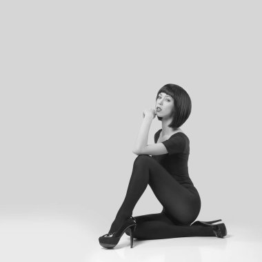 Genç şık moda modeli ile ince bir vücut