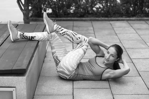 Junge Starke Athletische Mädchen Hält Ein Workout — Stockfoto