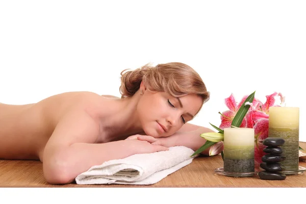 Hermosa chica relajante en el spa — Foto de Stock