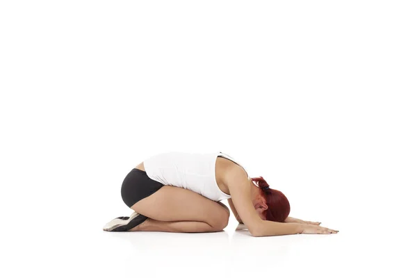 Mulher muito desportiva em fazer ioga — Fotografia de Stock