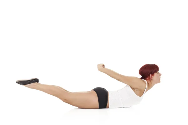 Ganska sportig kvinna i gör yoga — Stockfoto