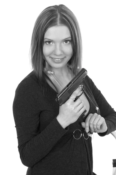 Vacker flicka med pistol — Stockfoto