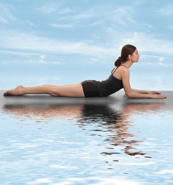 Young woman practising yoga exercise — Stock Photo, Image