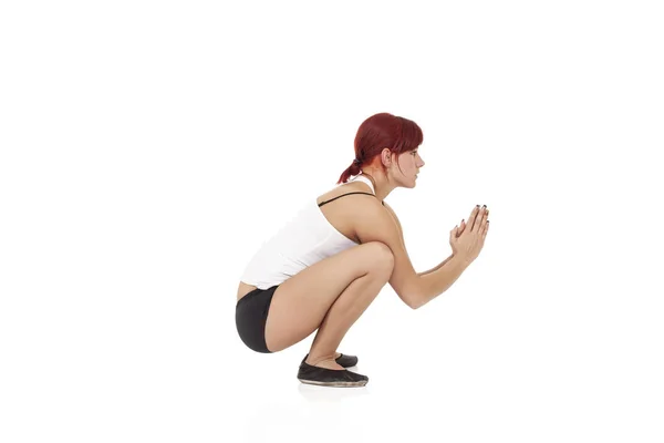 Mulher muito desportiva em fazer ioga — Fotografia de Stock
