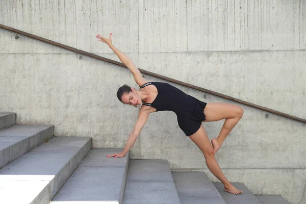 esnek bir cinsel gövdeli atletik kız