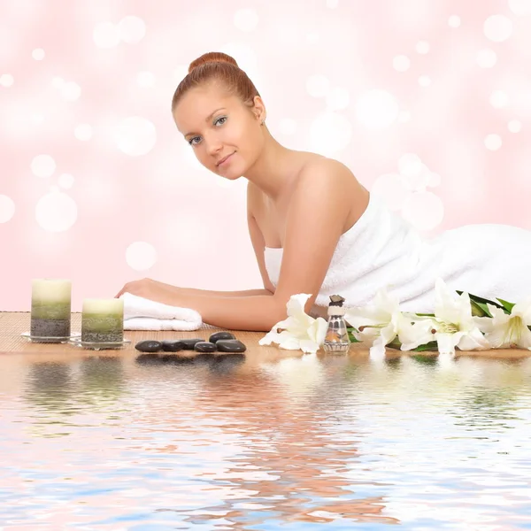 Young healthy girl resting in the spa salon — Stock Photo, Image