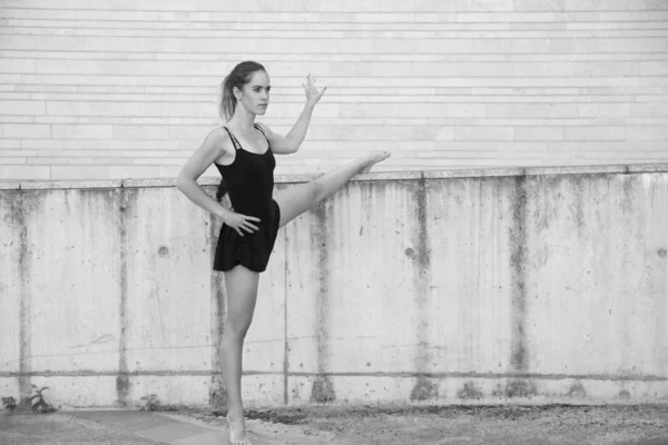 运动女孩与灵活的运动身体 — 图库照片